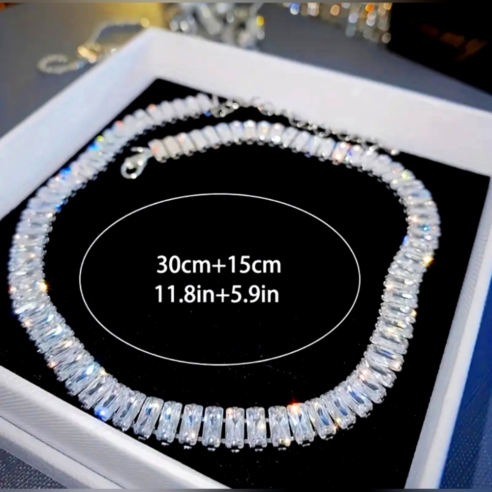Silver Fashionable And Solid Tennis Necklace High Quality Sparkling stone.